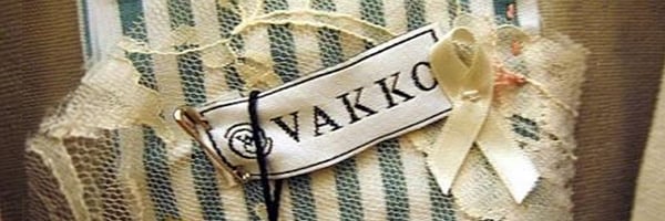 Woven clothing labels